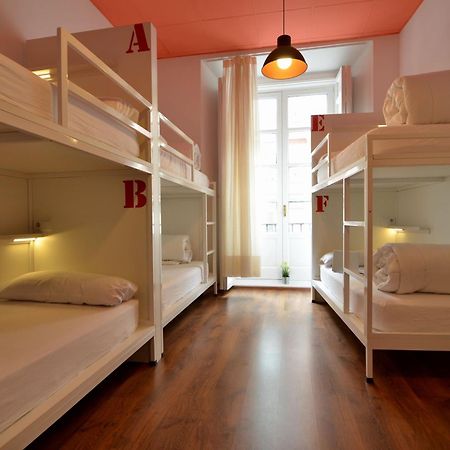 Far Home Atocha Madrid Dış mekan fotoğraf