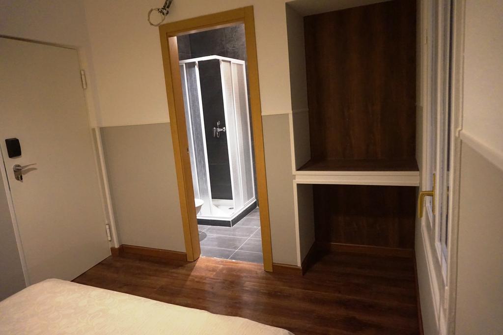 Far Home Atocha Madrid Dış mekan fotoğraf