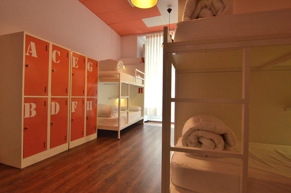 Far Home Atocha Madrid Dış mekan fotoğraf