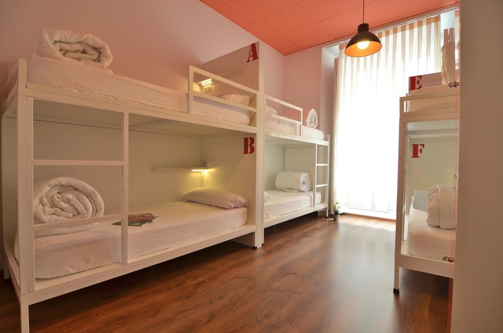 Far Home Atocha Madrid Dış mekan fotoğraf
