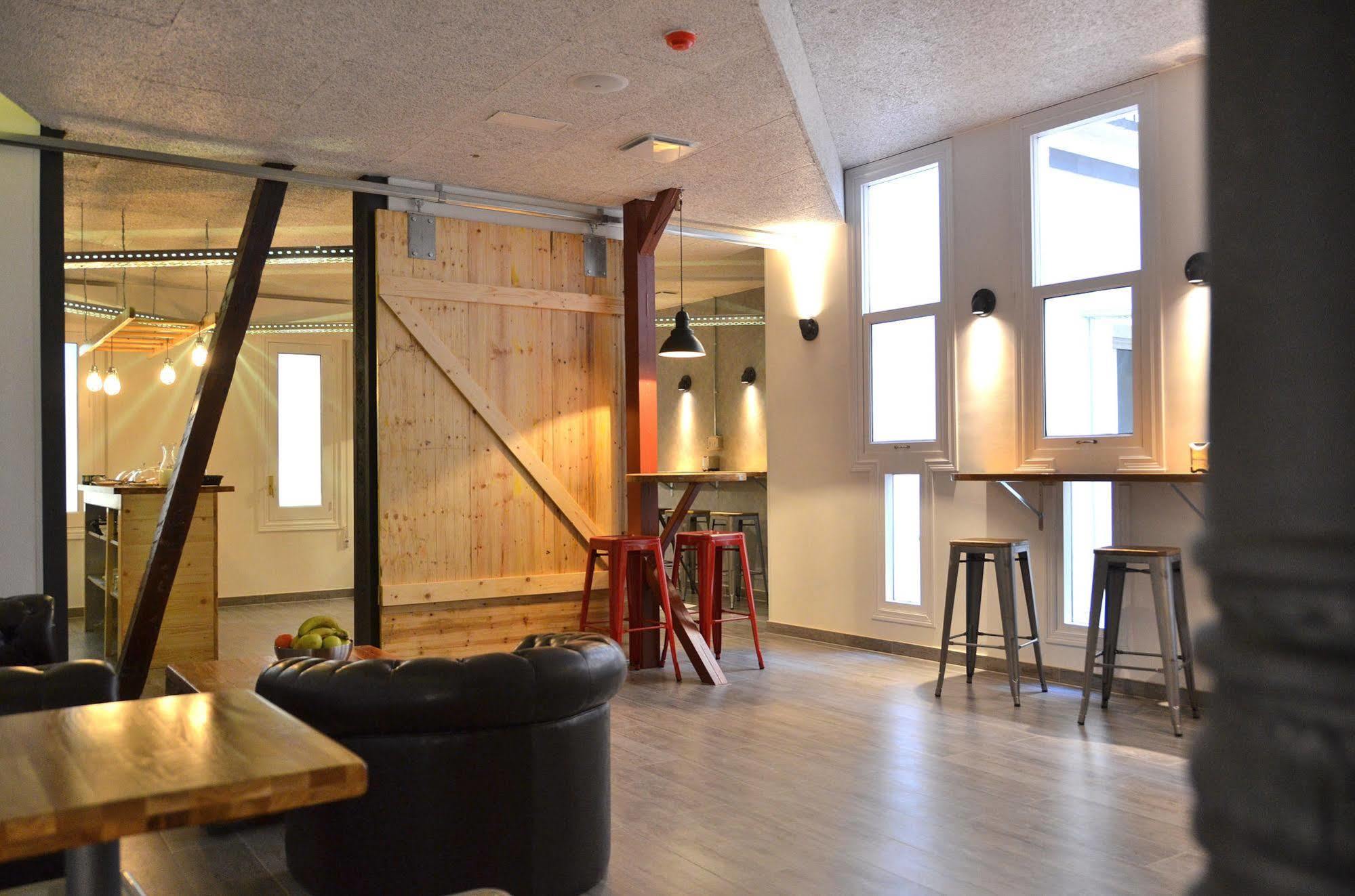 Far Home Atocha Madrid Dış mekan fotoğraf