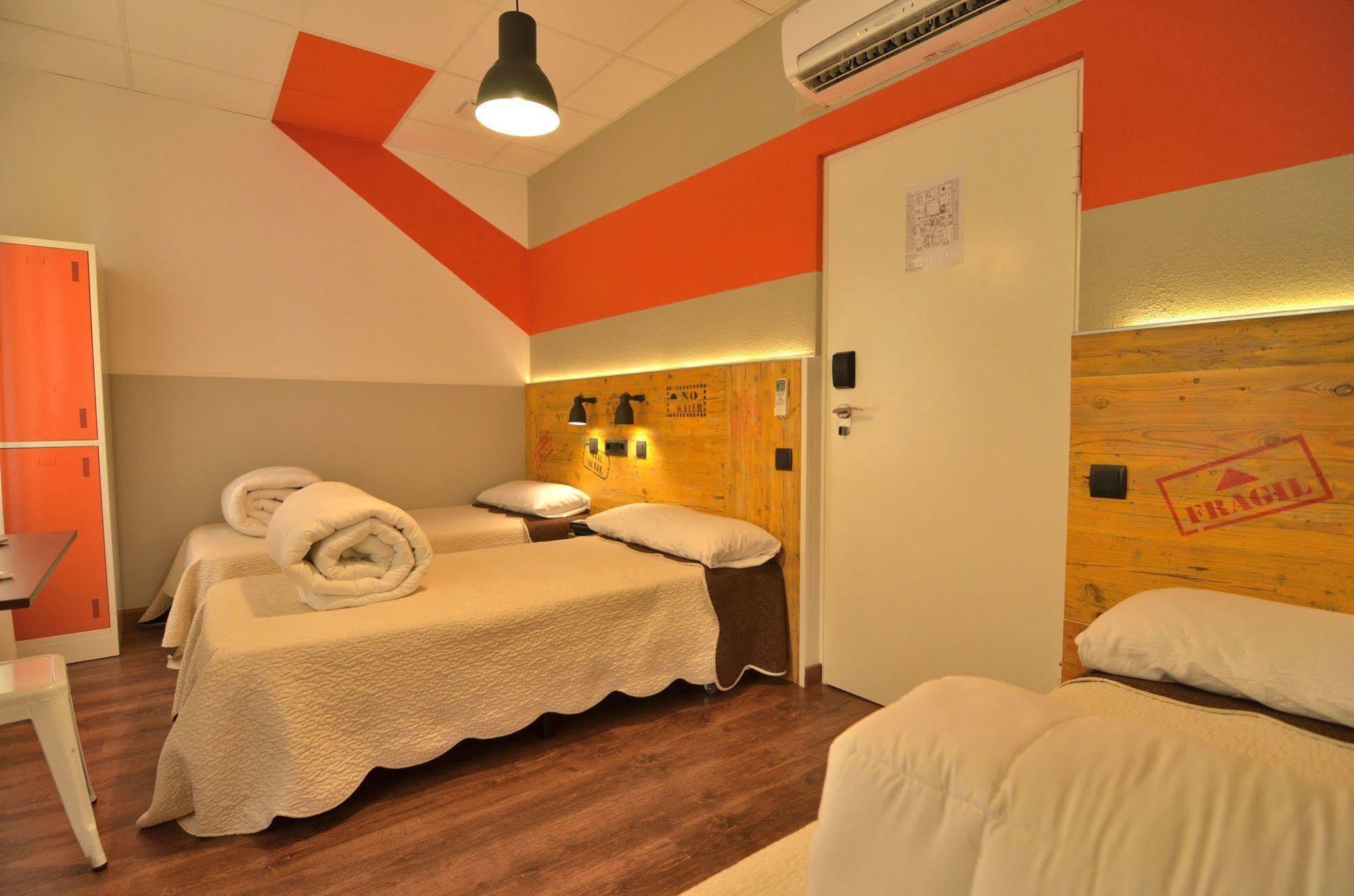 Far Home Atocha Madrid Dış mekan fotoğraf
