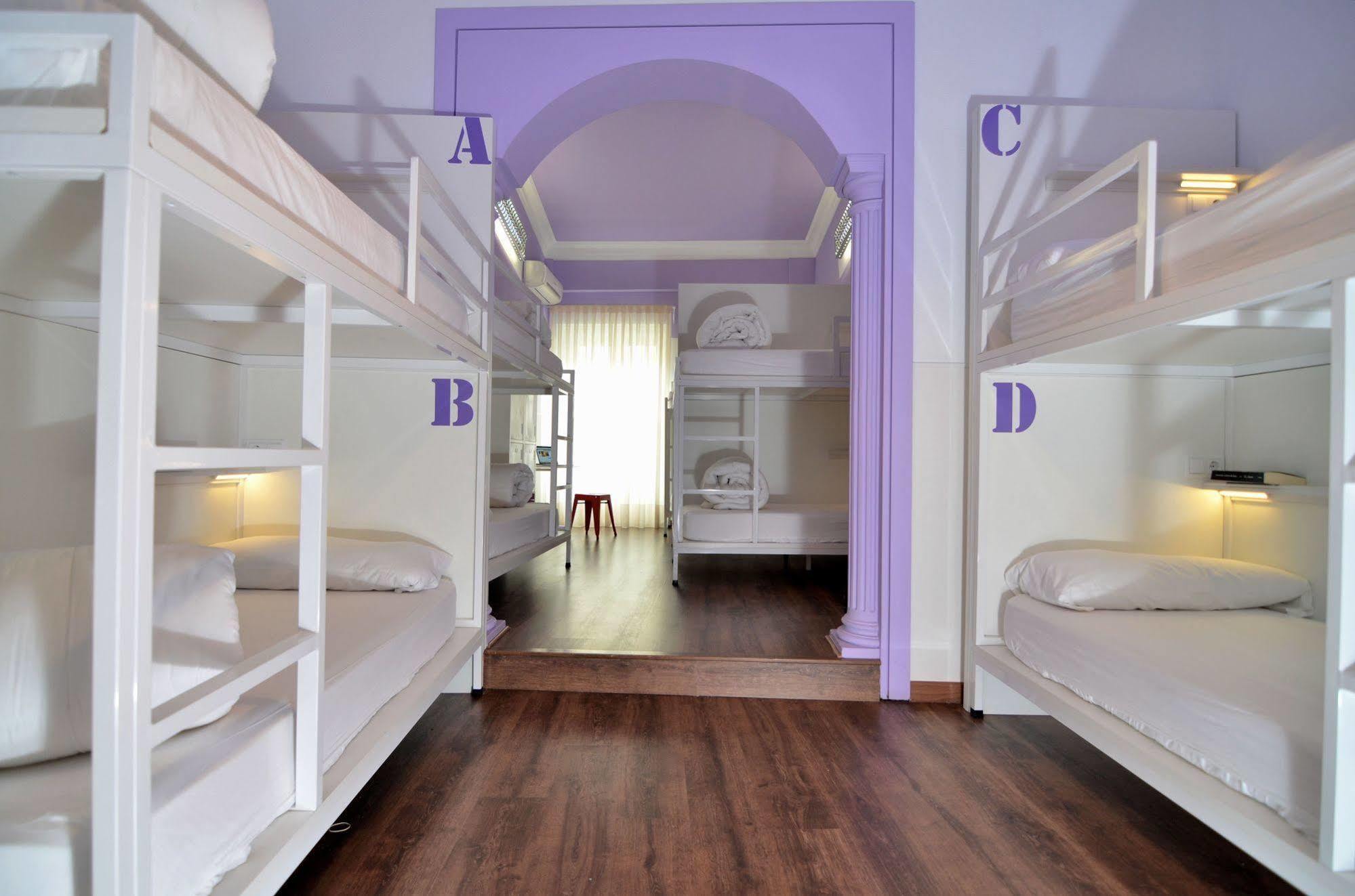 Far Home Atocha Madrid Dış mekan fotoğraf