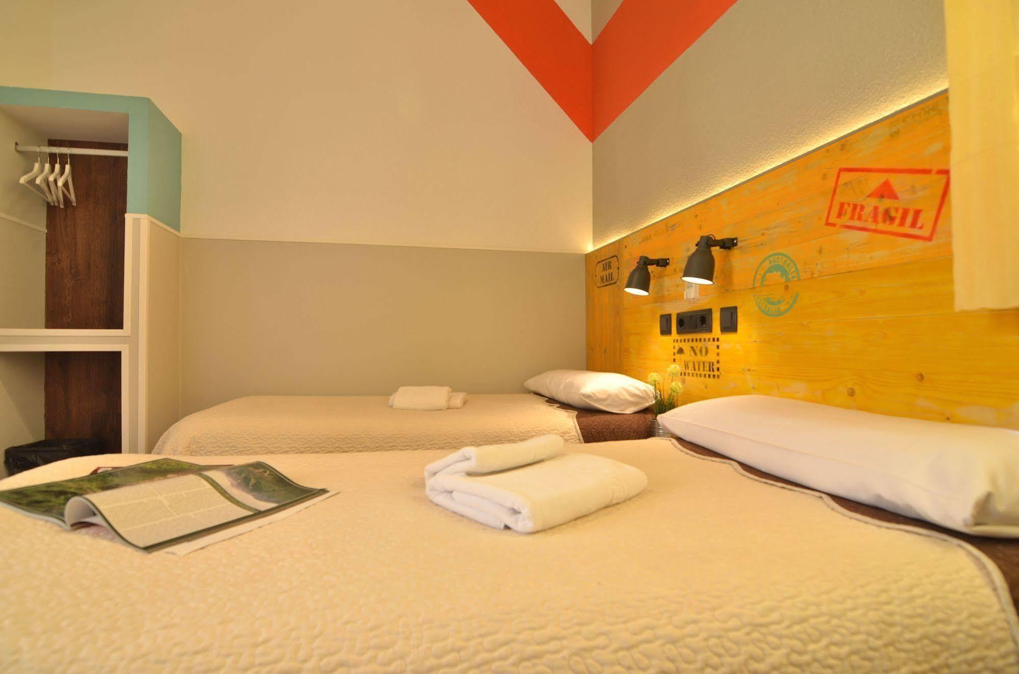 Far Home Atocha Madrid Dış mekan fotoğraf