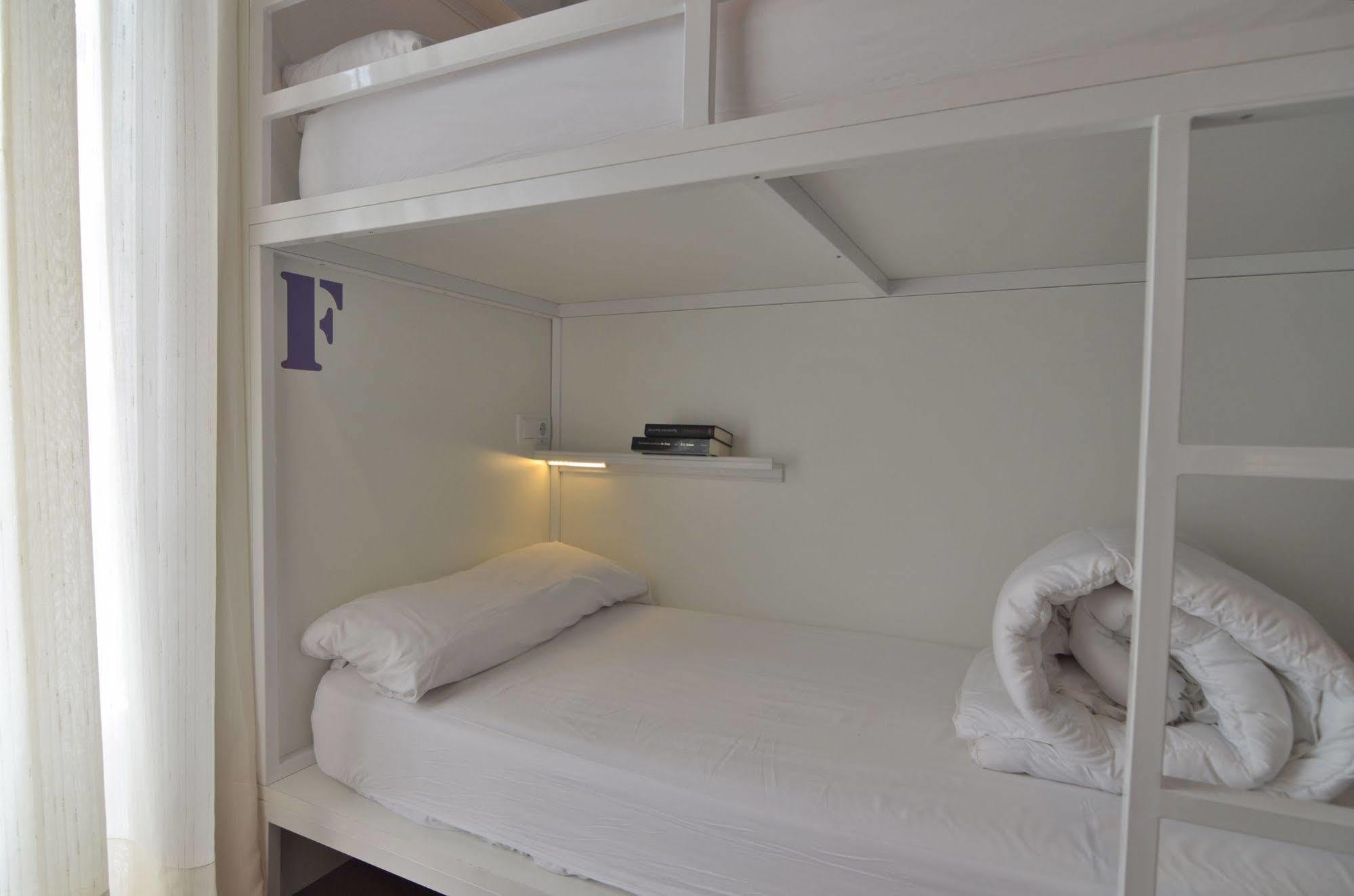 Far Home Atocha Madrid Dış mekan fotoğraf