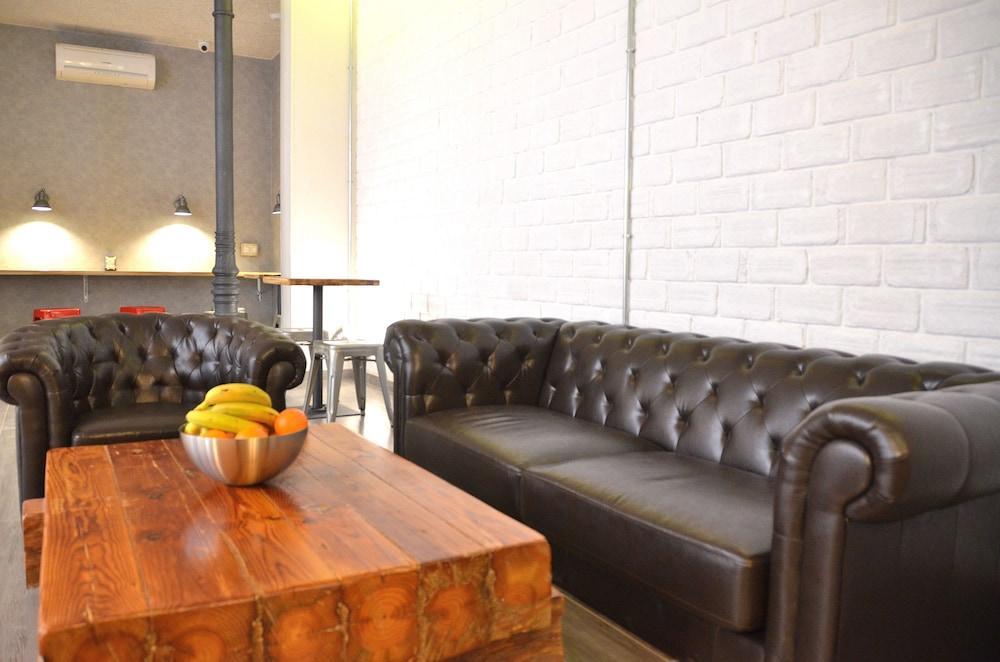 Far Home Atocha Madrid Dış mekan fotoğraf